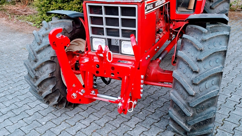 UNIVERZALNI KIT PREDNJA ČELNA HIDRAVLIKA 2KAT ZA TRAKTOR 1500kg RDEČA (RAL-3000)