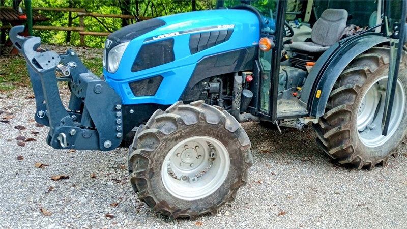 LEVANTE HIDRÁULICO FRONTAL UNIVERSAL CAT. 2 1500 KG